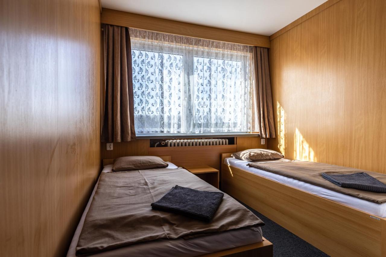 Hotel Zimni Stadion Slaný Extérieur photo