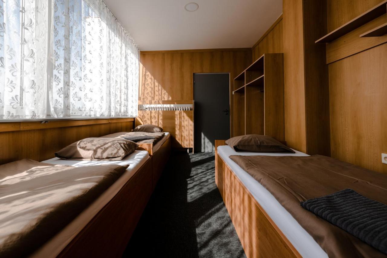 Hotel Zimni Stadion Slaný Extérieur photo