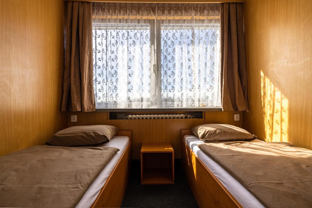 Hotel Zimni Stadion Slaný Extérieur photo