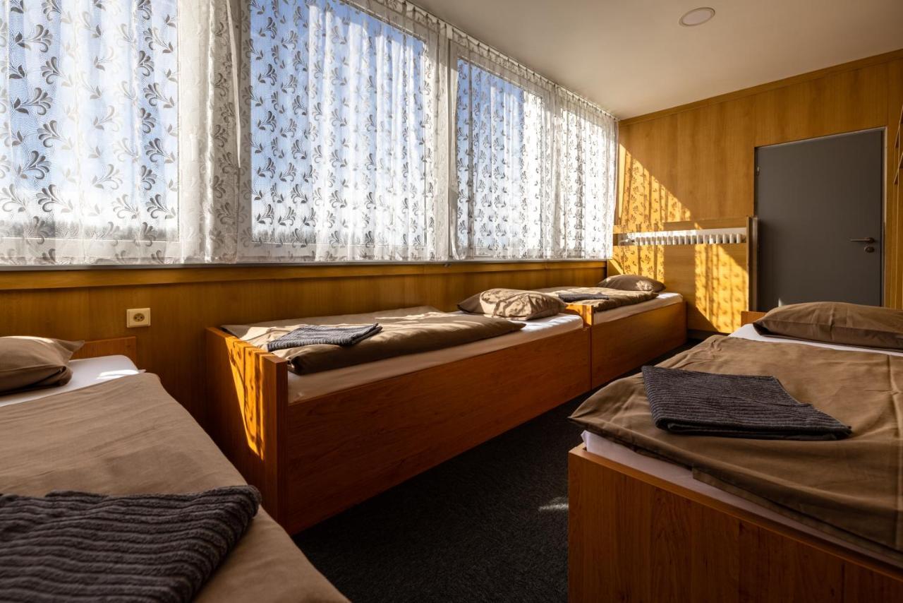 Hotel Zimni Stadion Slaný Extérieur photo
