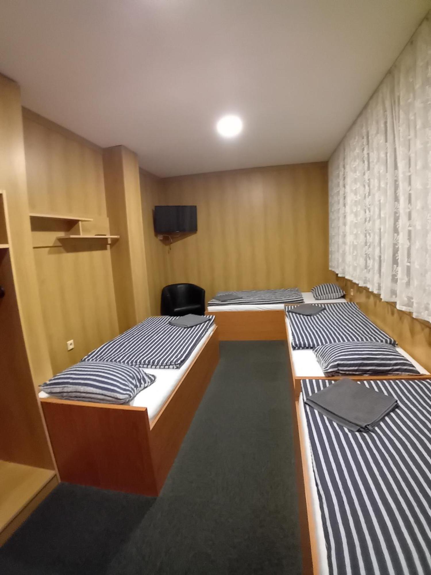 Hotel Zimni Stadion Slaný Extérieur photo