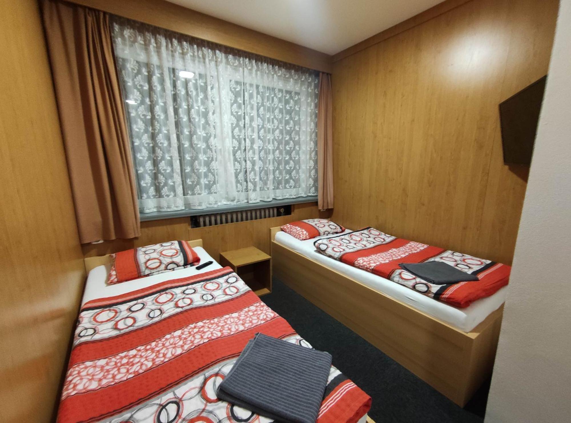 Hotel Zimni Stadion Slaný Chambre photo